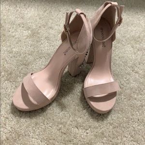 Nude high heeled sandal with cute shiny details